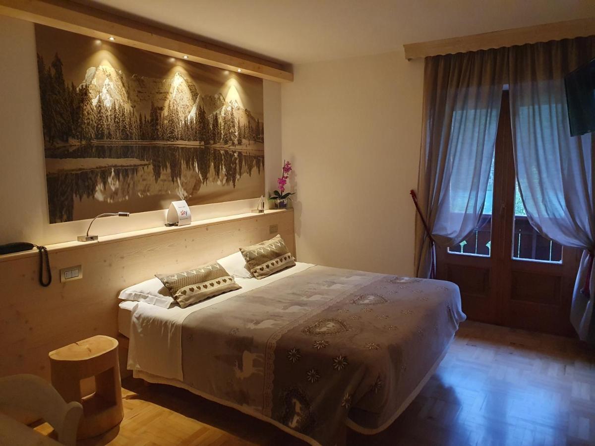 Albergo Meuble Victoria أورونزو دي كادوري المظهر الخارجي الصورة