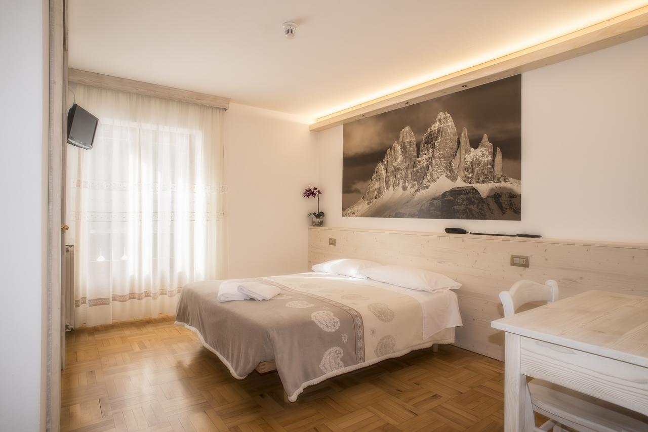 Albergo Meuble Victoria أورونزو دي كادوري المظهر الخارجي الصورة