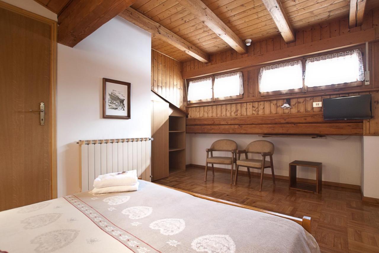Albergo Meuble Victoria أورونزو دي كادوري المظهر الخارجي الصورة
