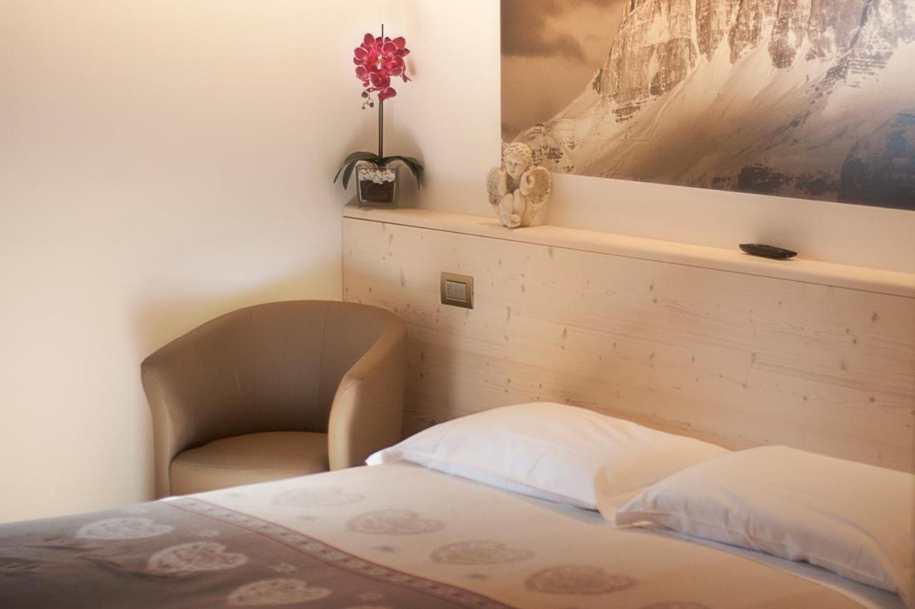 Albergo Meuble Victoria أورونزو دي كادوري المظهر الخارجي الصورة